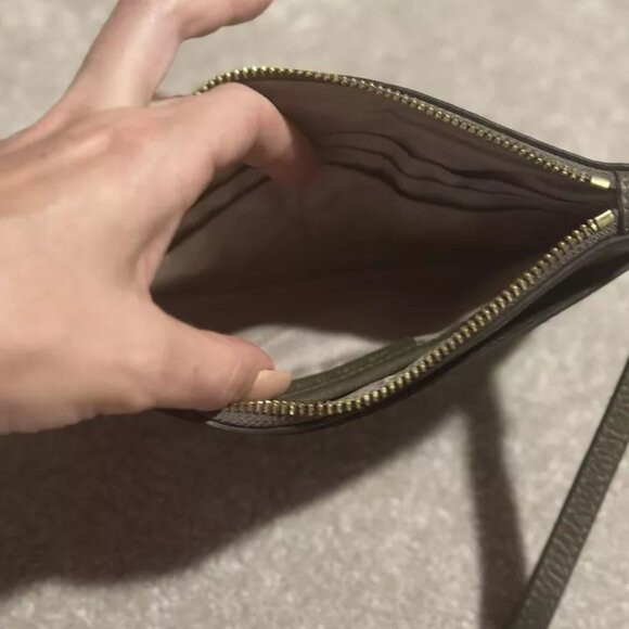 MICHAEL KORS Jet Set Charm Top-Zip Wristlet Light Olive Green - Picture 5 of 6